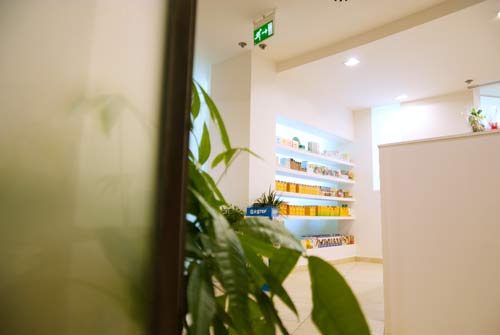 PROGETTI E FORNITURA ARREDI PER FARMACIE - IB STUDIO arredamenti FARMACIE - ARREDI E FORNITURE PARA FARMACIE - DOTAZIONI PER FARMACIA - ITALIAN DESIGN Arredo Farmacia San Grimoaldo